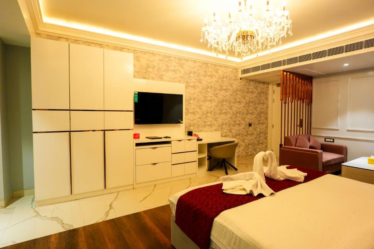 Hotel Adsan Heights Gajraula Exteriör bild